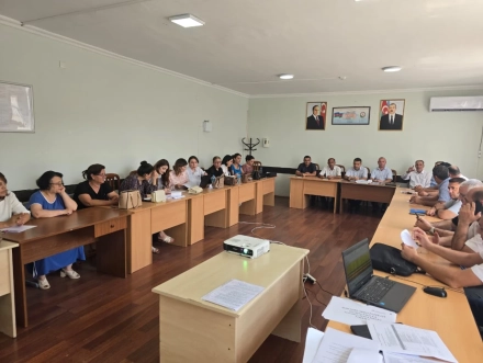 "Məktəbdə inzibati idarəetmə və sənədləşmə işinin təşkili" mövzusunda ixtisasartırma təlimi